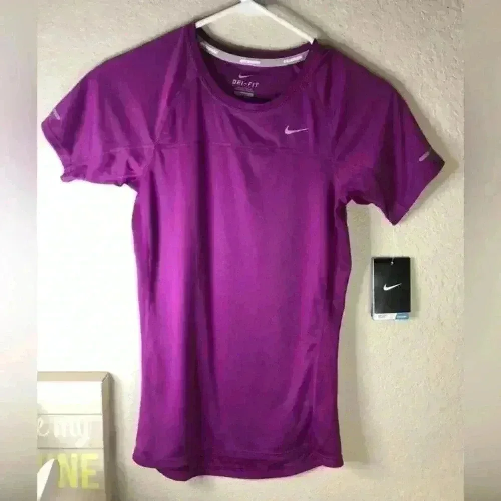 Nike running shirt fuchsia size Extra small